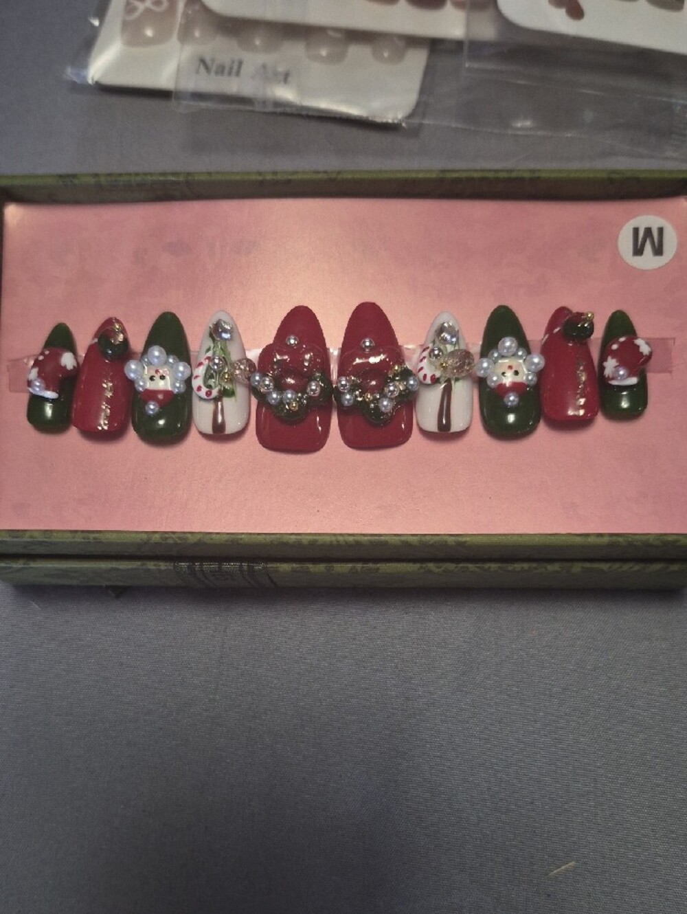 Fake Nails - Picture 5 of 10